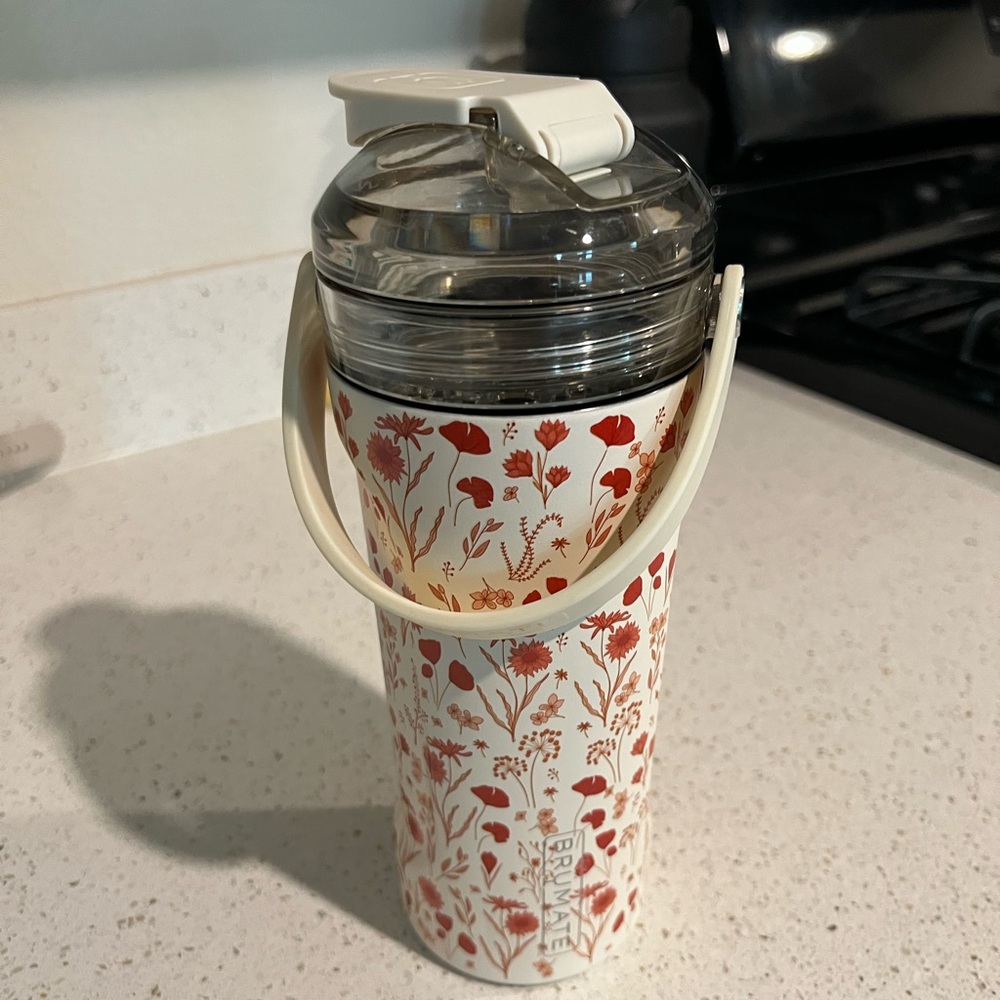 Poppy shaker bottle
